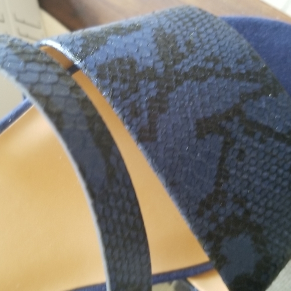 Banana Republic - Picture 2 of 6